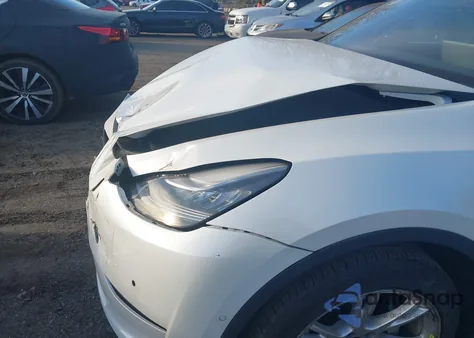 2021 Tesla Model Y Long Range Dual Motor All-Wheel Drive z USA, uszkodzony, nr VIN 5YJYGDEE1MF095069
